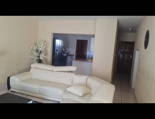 3 BEDROOM TOWNHOUSE FOR SALE IN BEDFORD GARDENS